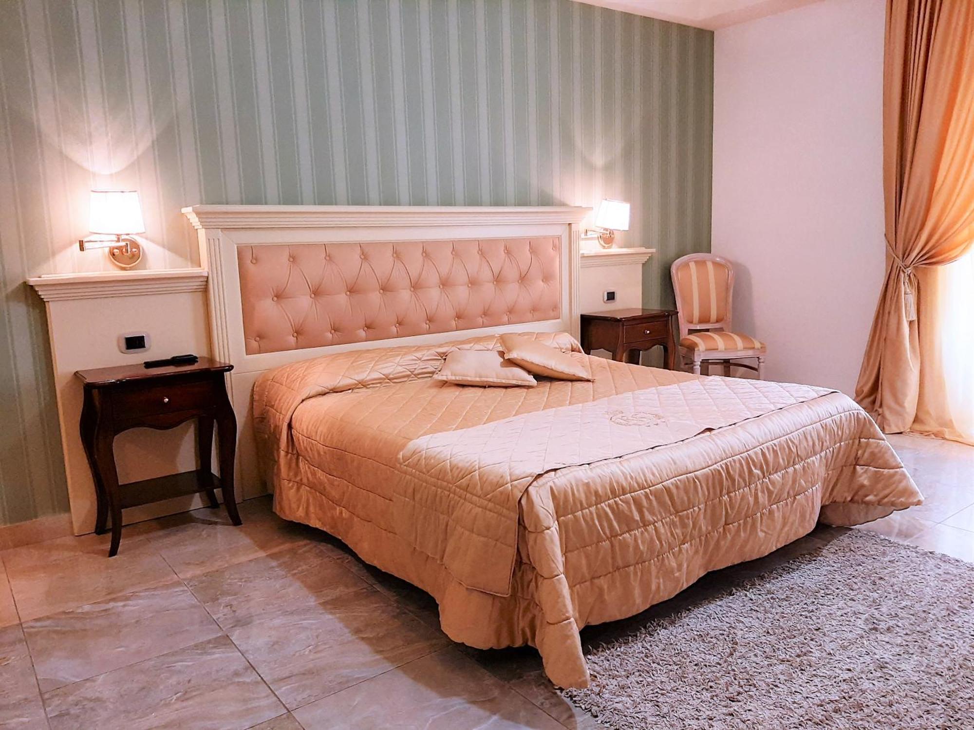 Regina Di Saba - Hotel Villa Per Ricevimenti グロッタミナルダ エクステリア 写真