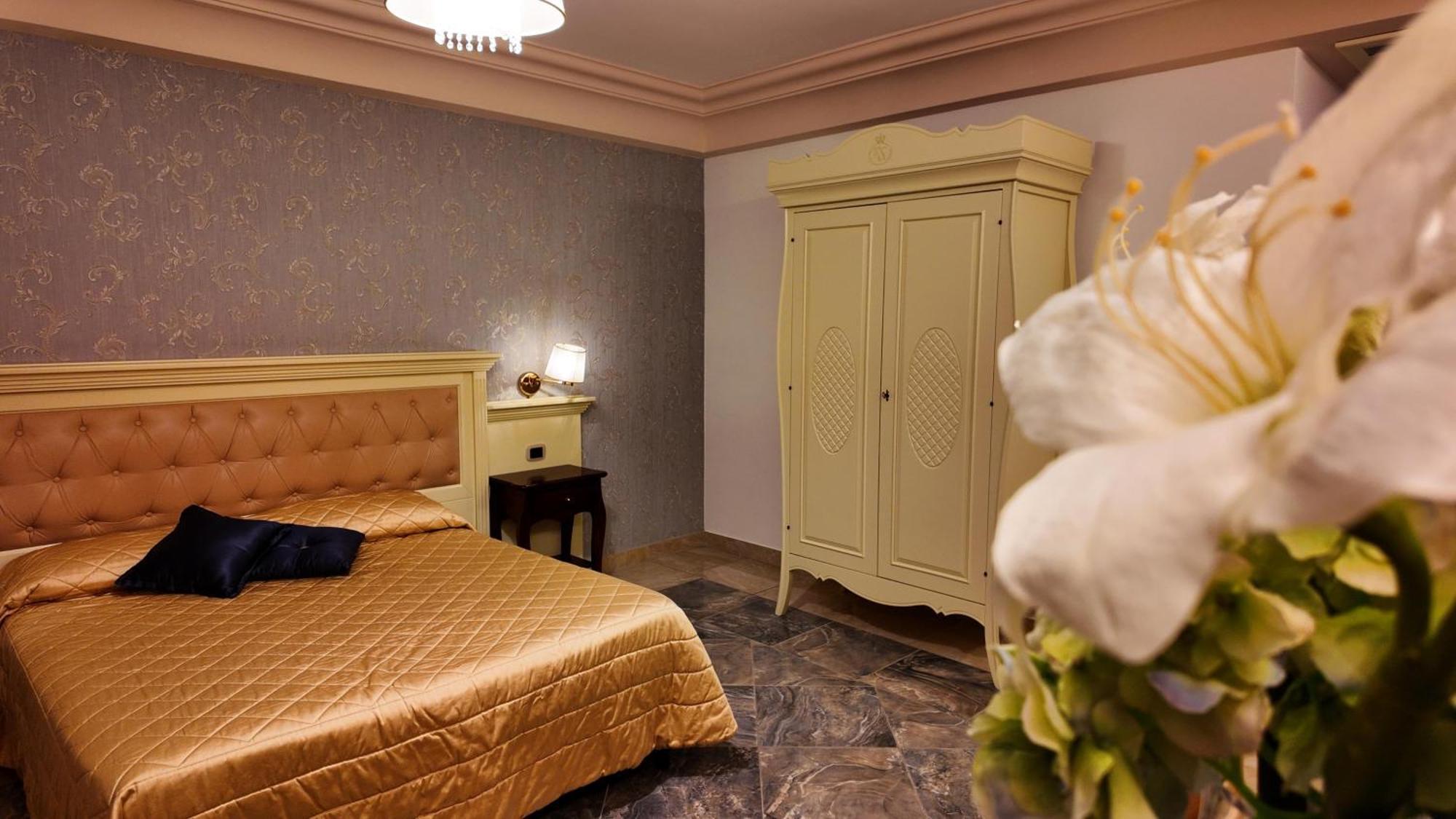 Regina Di Saba - Hotel Villa Per Ricevimenti グロッタミナルダ エクステリア 写真