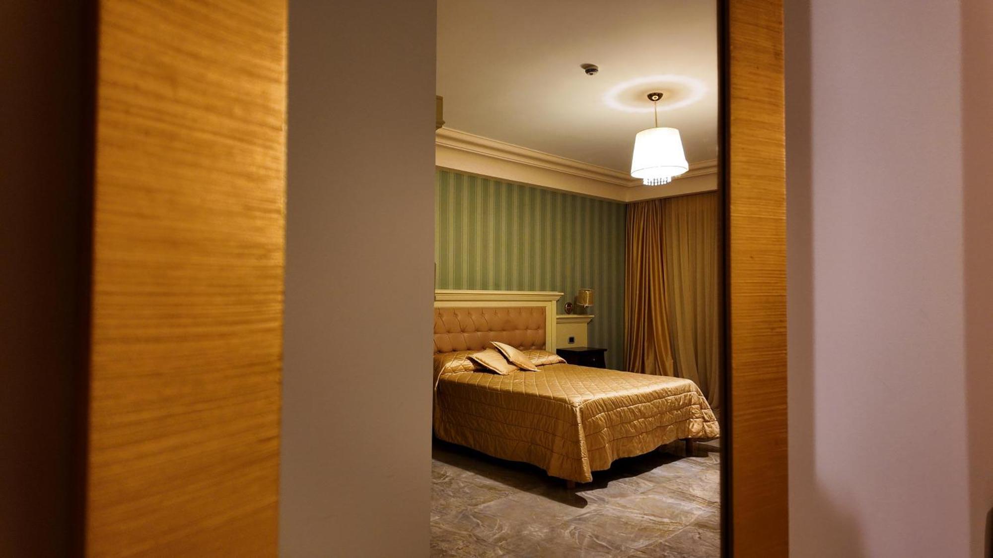 Regina Di Saba - Hotel Villa Per Ricevimenti グロッタミナルダ エクステリア 写真